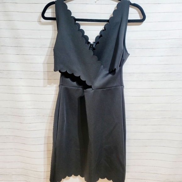 TOPSHOP BLACK SCALLOP TRIM V-NECK DRESS, SZ 8 SEXY & GORGEOUS! - Picture 3 of 8